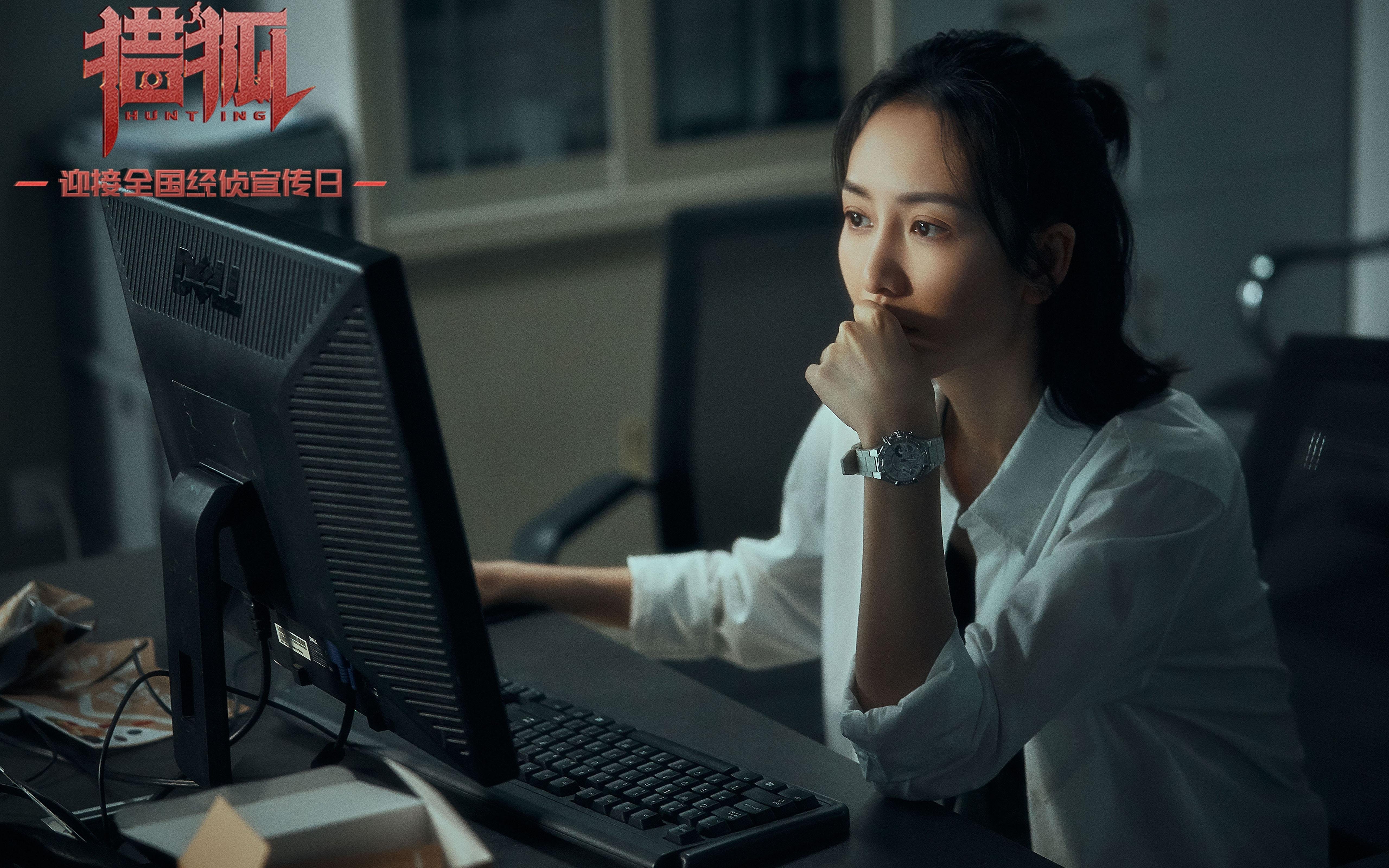 “泥泞中的王者：雨后泥地的疯狂追逐”，雨后泥泞的小路作文