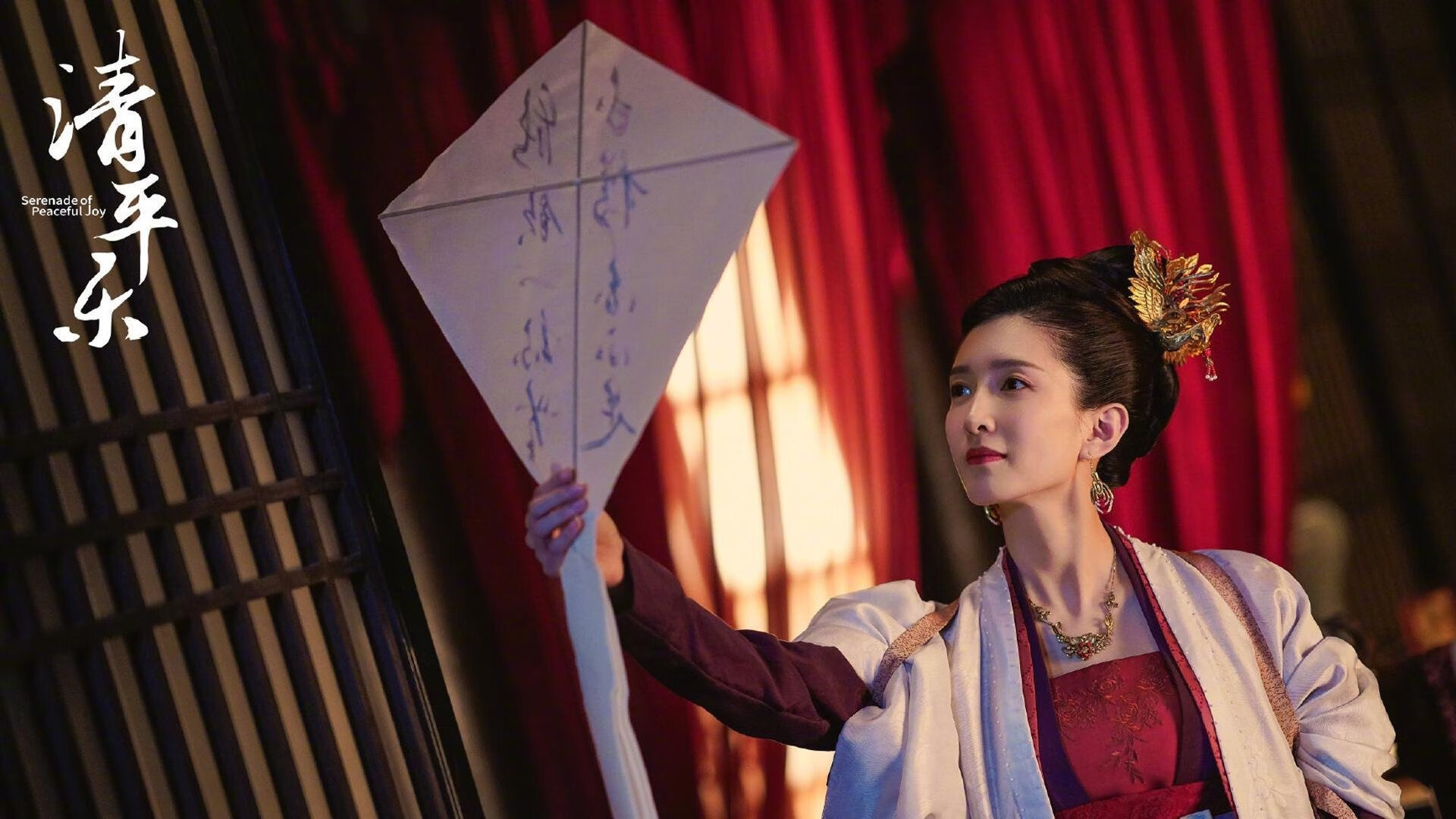 拜仁连续逼抢打乱对手出球节奏，拜仁进攻战术