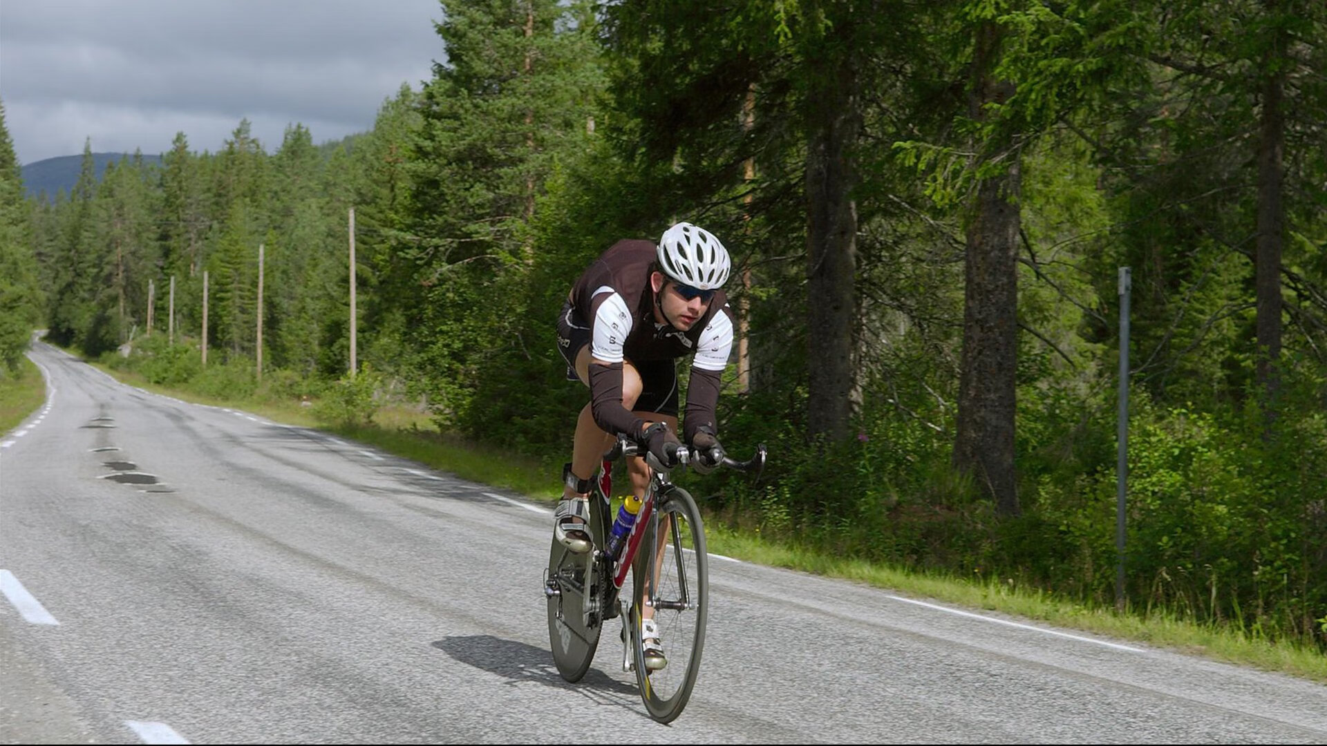 AYX官网-越野摩托赛：泥泞中的极速挑战，越野摩托车比赛 视频 2019 最新